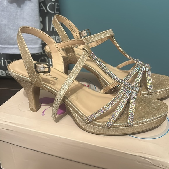 Heels - Picture 3 of 4